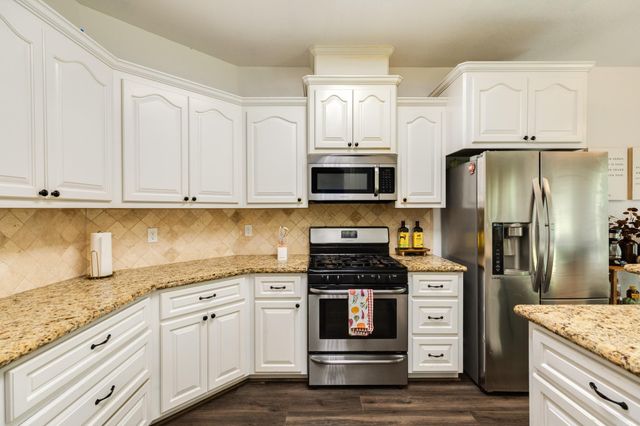 46 Ivy Court, Jones Creek, TX 77541