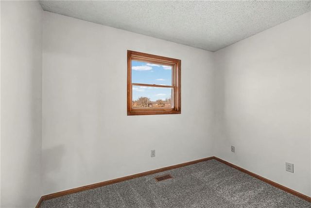 1103 Jeff Circle, Paola, KS 66071