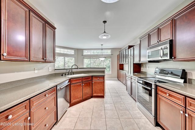 363 Riverbend Dr, Ludlow, KY 41016