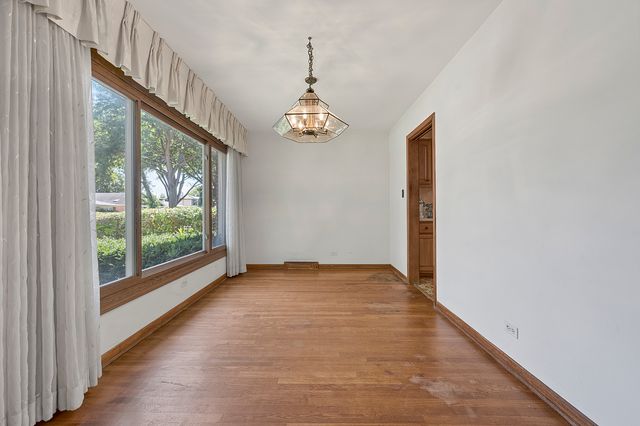 10042 Lamon Avenue, Skokie, IL 60077