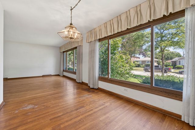 10042 Lamon Avenue, Skokie, IL 60077