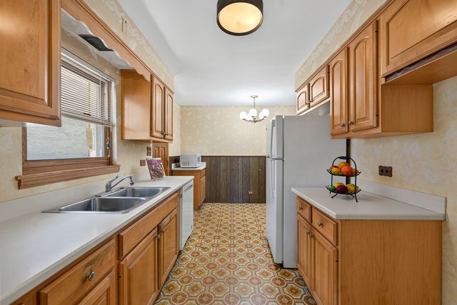 10042 Lamon Avenue, Skokie, IL 60077