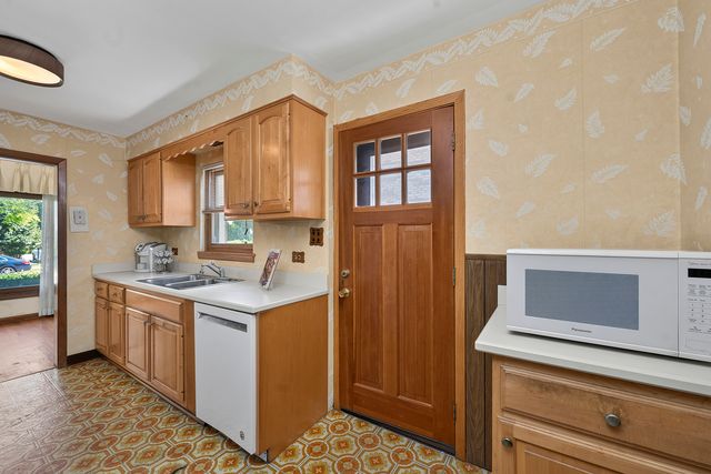 10042 Lamon Avenue, Skokie, IL 60077