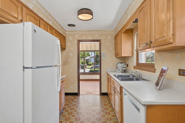 10042 Lamon Avenue, Skokie, IL 60077