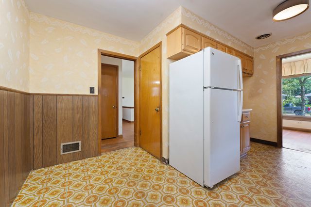 10042 Lamon Avenue, Skokie, IL 60077