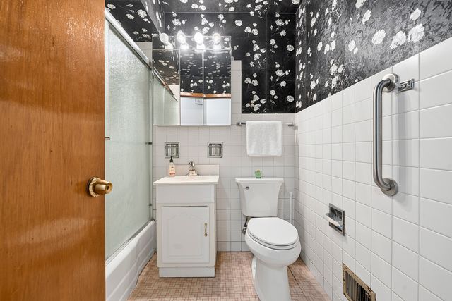 10042 Lamon Avenue, Skokie, IL 60077