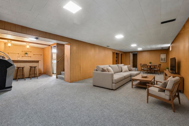 10042 Lamon Avenue, Skokie, IL 60077
