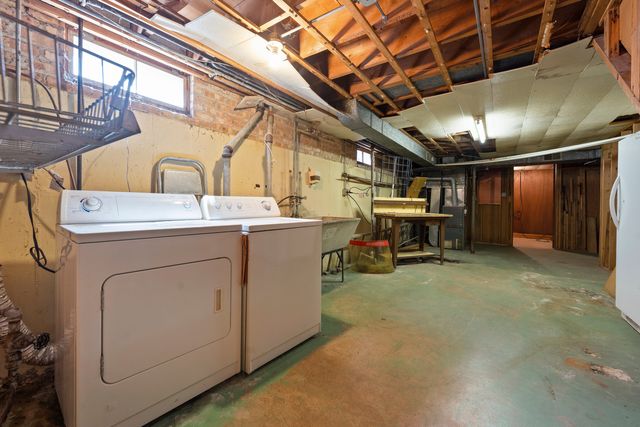 10042 Lamon Avenue, Skokie, IL 60077