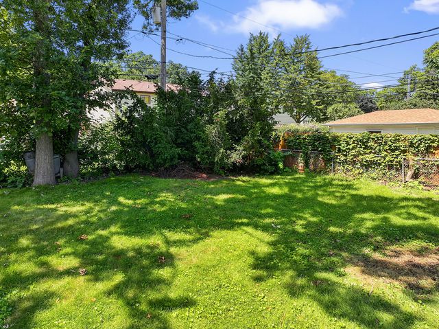 10042 Lamon Avenue, Skokie, IL 60077