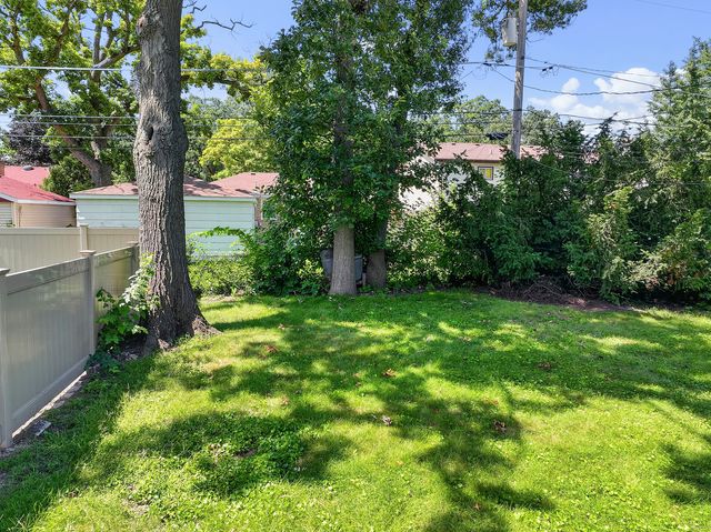 10042 Lamon Avenue, Skokie, IL 60077