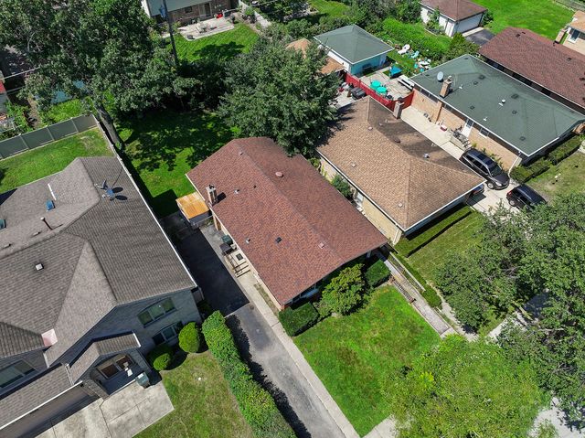 10042 Lamon Avenue, Skokie, IL 60077