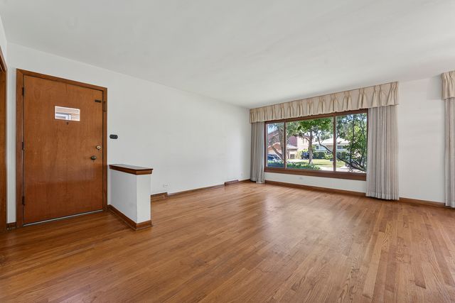 10042 Lamon Avenue, Skokie, IL 60077