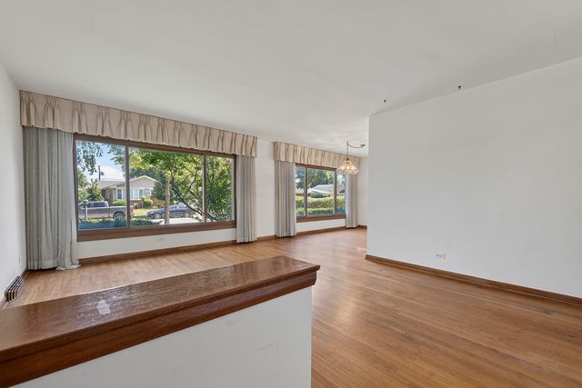 10042 Lamon Avenue, Skokie, IL 60077