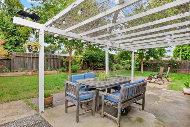 10828 Ambassador Dr, Rancho Cordova, CA 95670