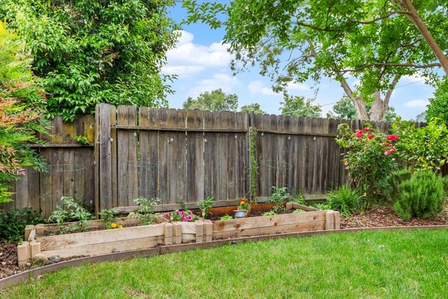 10828 Ambassador Dr, Rancho Cordova, CA 95670