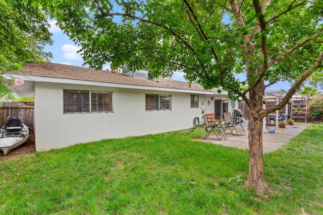 10828 Ambassador Dr, Rancho Cordova, CA 95670