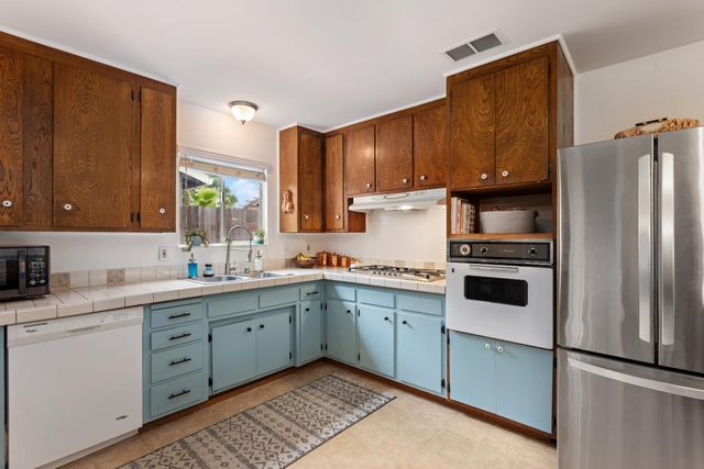 10828 Ambassador Dr, Rancho Cordova, CA 95670