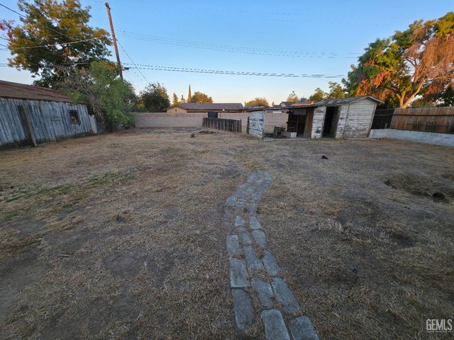 6317 Tallman Avenue, Bakersfield, CA 93308