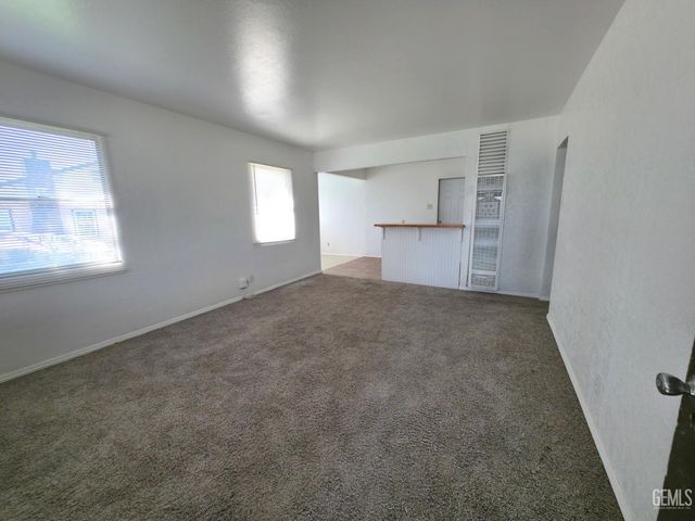 6317 Tallman Avenue, Bakersfield, CA 93308