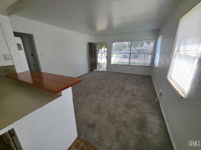 6317 Tallman Avenue, Bakersfield, CA 93308