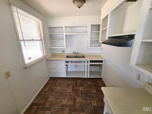 6317 Tallman Avenue, Bakersfield, CA 93308