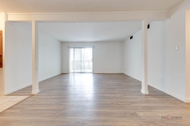 800 Brook Drive 1, Streamwood, IL 60107