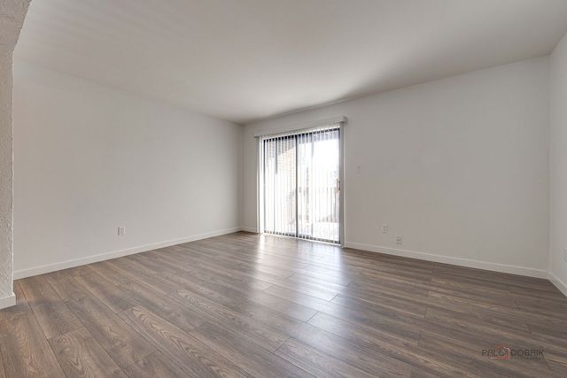 800 Brook Drive 1, Streamwood, IL 60107