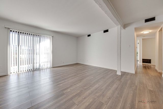 800 Brook Drive 1, Streamwood, IL 60107