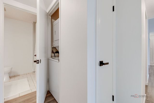 800 Brook Drive 1, Streamwood, IL 60107