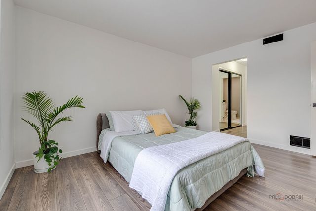 800 Brook Drive 1, Streamwood, IL 60107