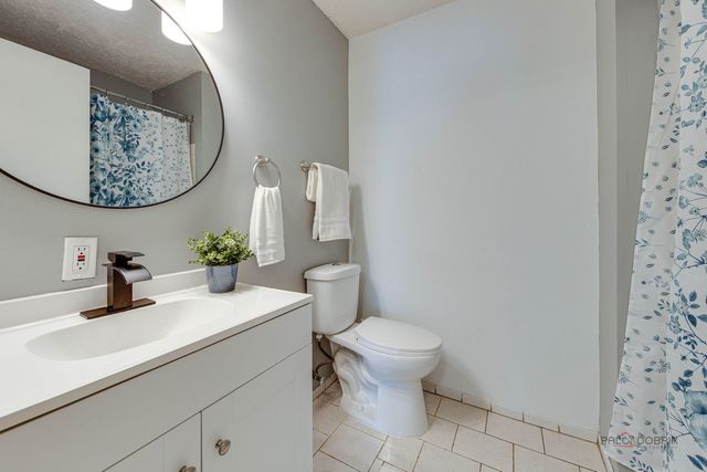 800 Brook Drive 1, Streamwood, IL 60107