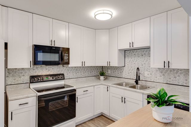 800 Brook Drive 1, Streamwood, IL 60107