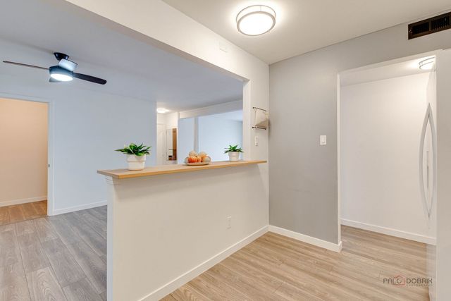 800 Brook Drive 1, Streamwood, IL 60107