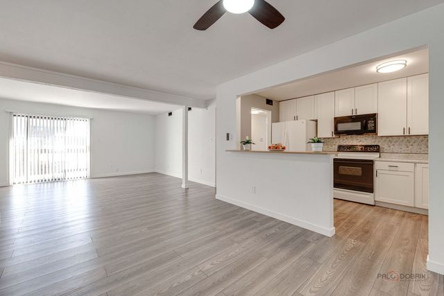 800 Brook Drive 1, Streamwood, IL 60107