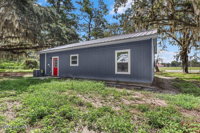 656 SE Ridge Road, Darien, GA 31305