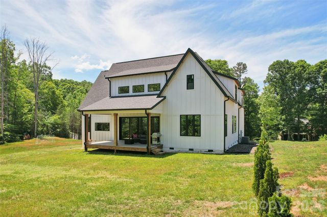 3078 Mountain Creek Drive, Sherrills Ford, NC 28673