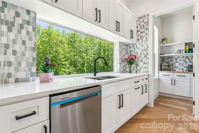3078 Mountain Creek Drive, Sherrills Ford, NC 28673