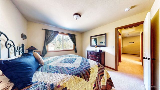 80 Evergreen Way, Easton, WA 98925