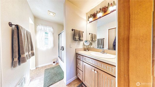 80 Evergreen Way, Easton, WA 98925