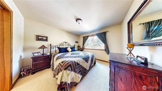 80 Evergreen Way, Easton, WA 98925