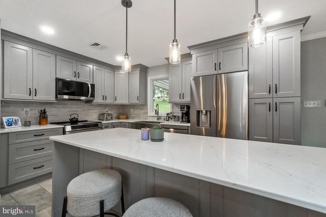 816 SPRING CITY RD, Phoenixville, PA 19460