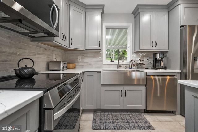 816 SPRING CITY RD, Phoenixville, PA 19460