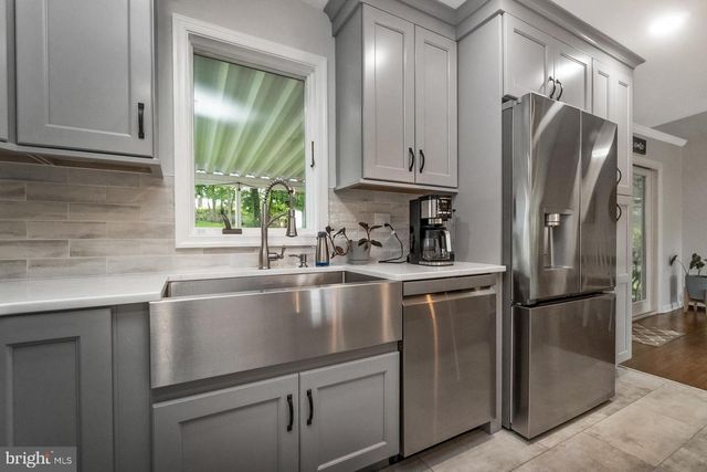 816 SPRING CITY RD, Phoenixville, PA 19460