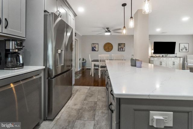 816 SPRING CITY RD, Phoenixville, PA 19460