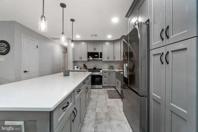 816 SPRING CITY RD, Phoenixville, PA 19460