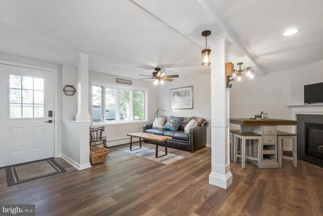 816 SPRING CITY RD, Phoenixville, PA 19460