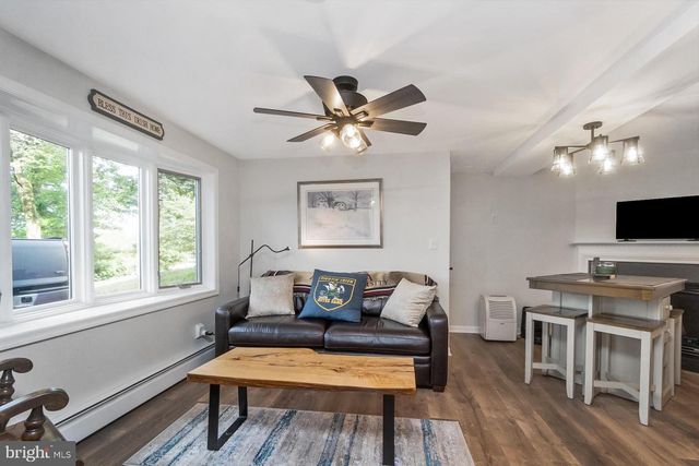 816 SPRING CITY RD, Phoenixville, PA 19460