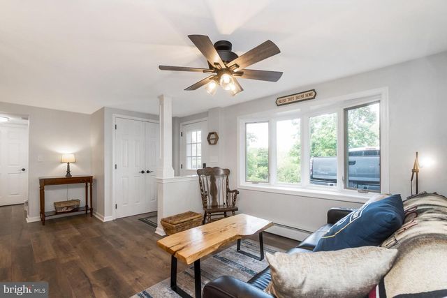 816 SPRING CITY RD, Phoenixville, PA 19460