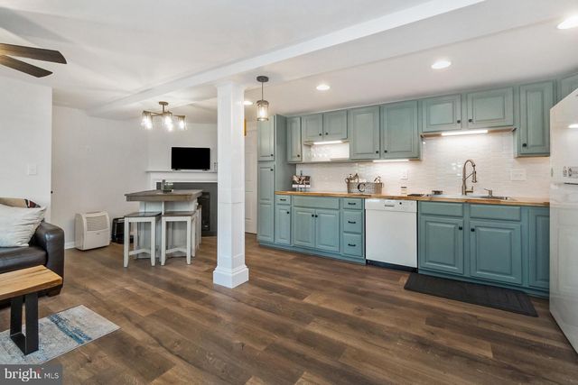 816 SPRING CITY RD, Phoenixville, PA 19460