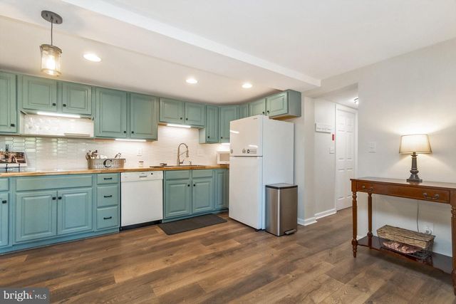 816 SPRING CITY RD, Phoenixville, PA 19460